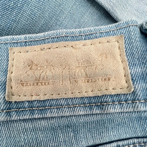 Levi's Cuffed Hem Denim Jean Shorts Size 27 Women’s - Picture 6 of 8
